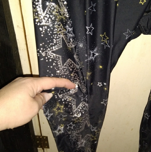 SOLD!!!Victoria Sport-Leggings and Sports Bra - Picture 3 of 4